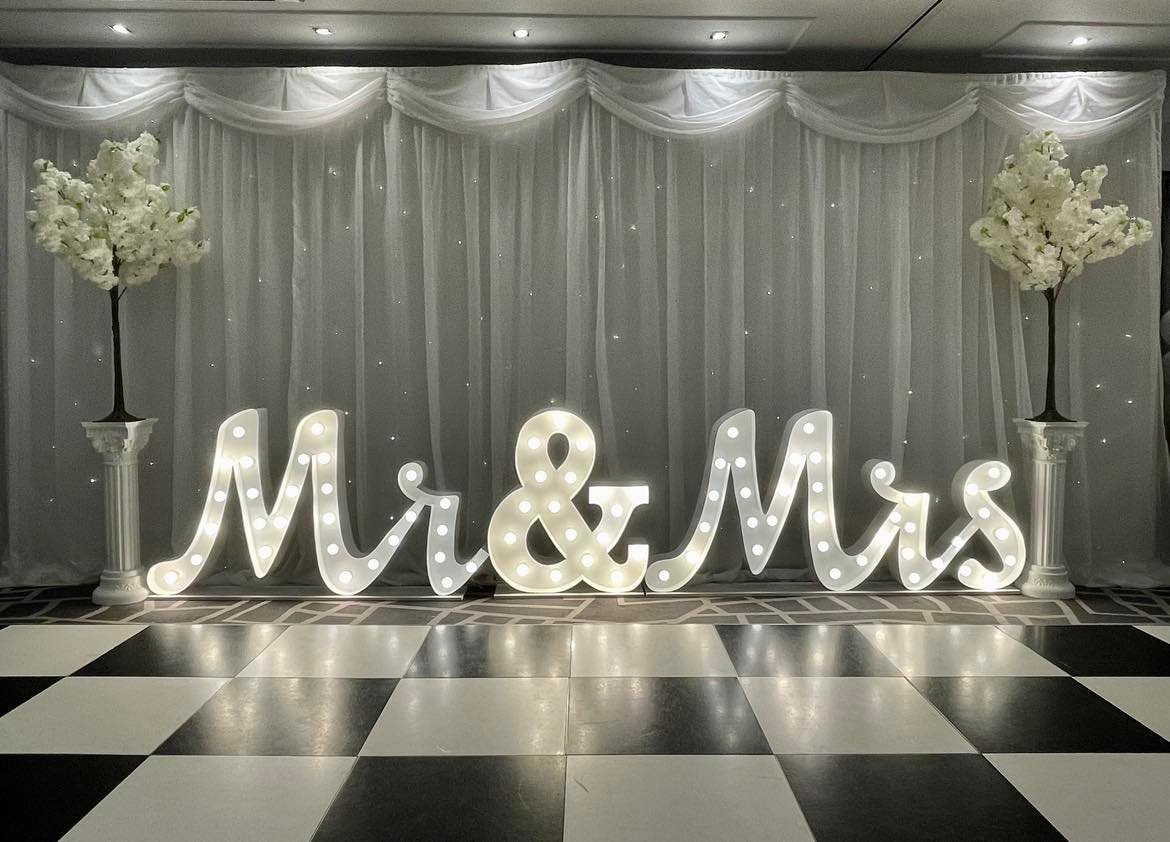 Mr & Mrs Wedding Letters 3 Foot